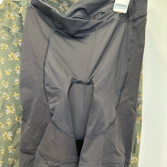 New Patagonia bike shorts with removable padded liner - Picture 3 of 4